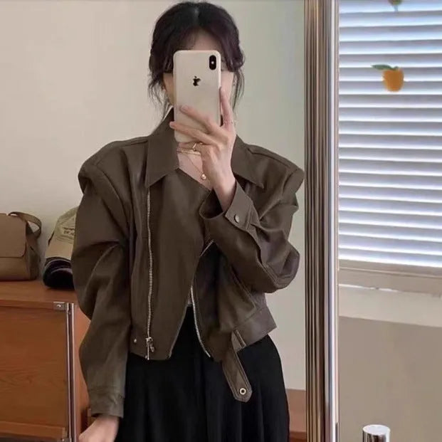 Women's brown retro slim-fit leather-style jacket with regular sleeves and pockets