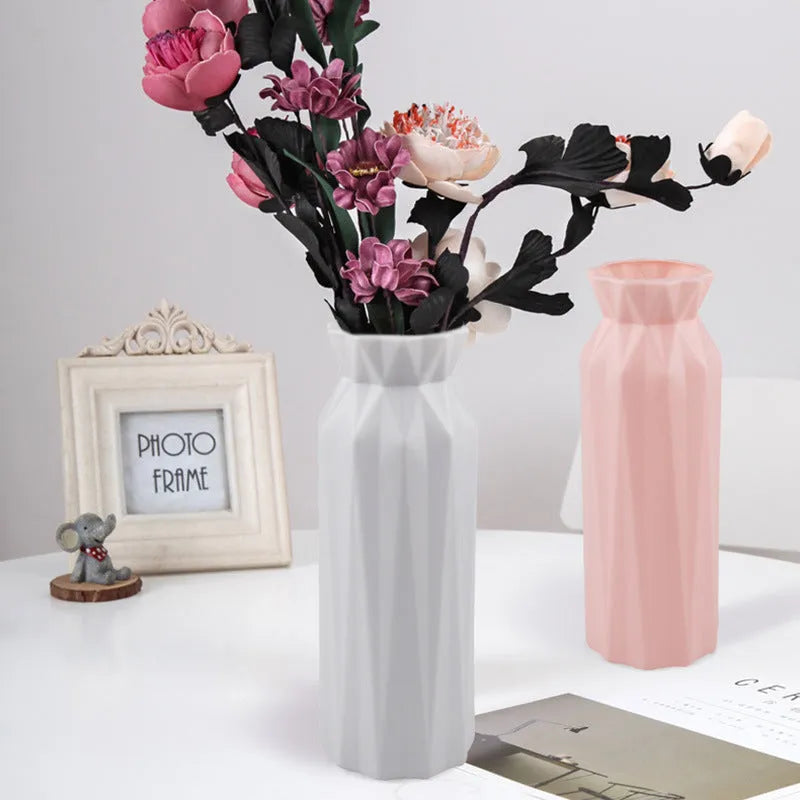 Simple drop-resistant melamine vase in grey, green, pink, or white with a 7.2cm base diameter.