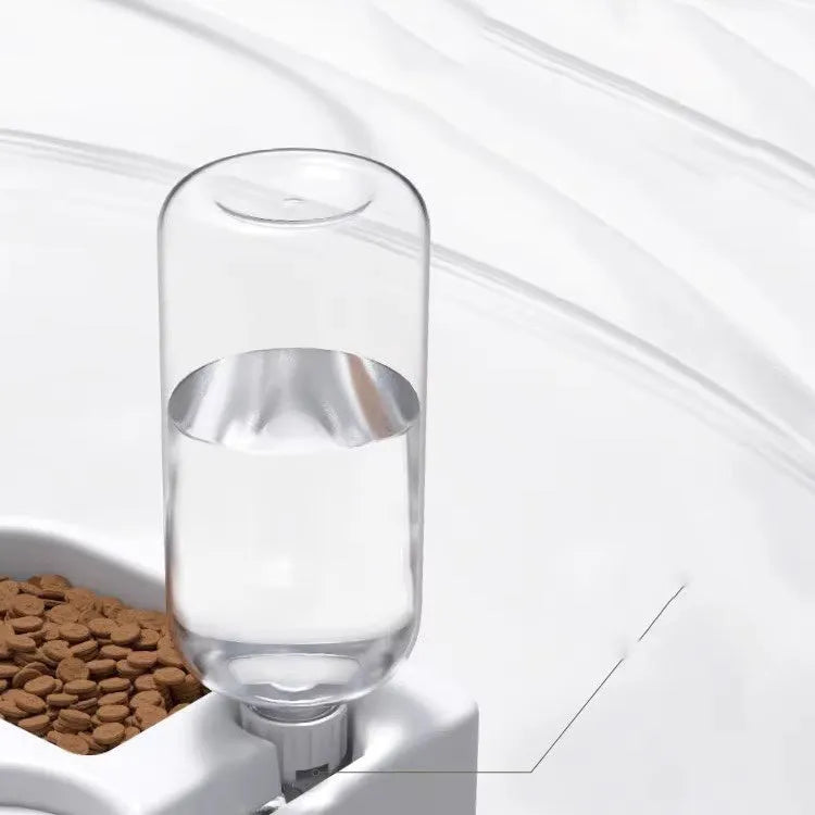 White cat water fountain with 4-litre capacity and triple filtration system