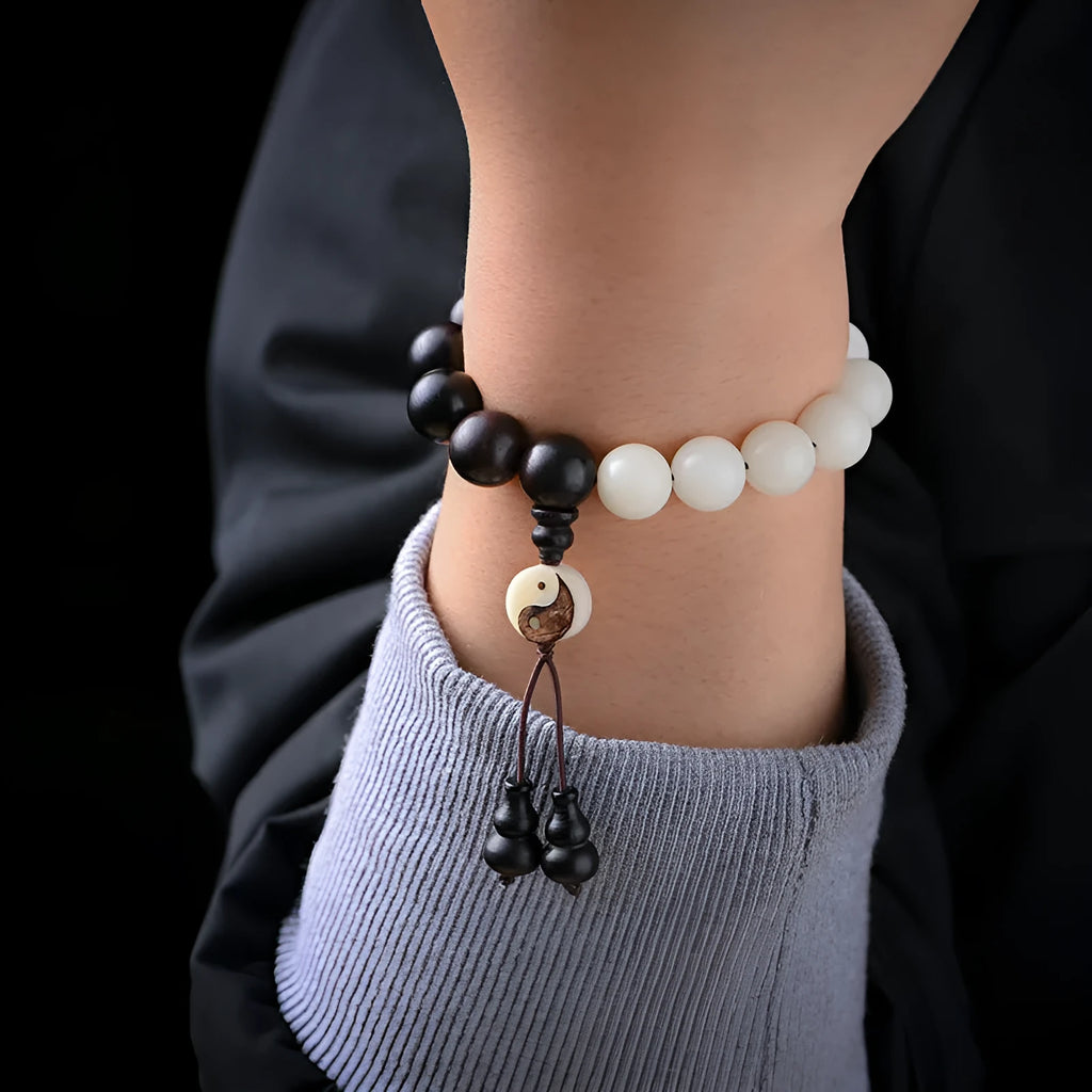 White handmade bodhi bead bracelet with eight-diagram-shaped beads