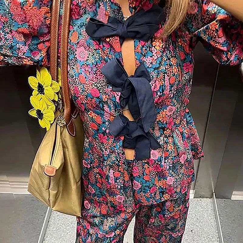 Floral print polyester trousers suit with tie-neck top and puff sleeves in commuting style