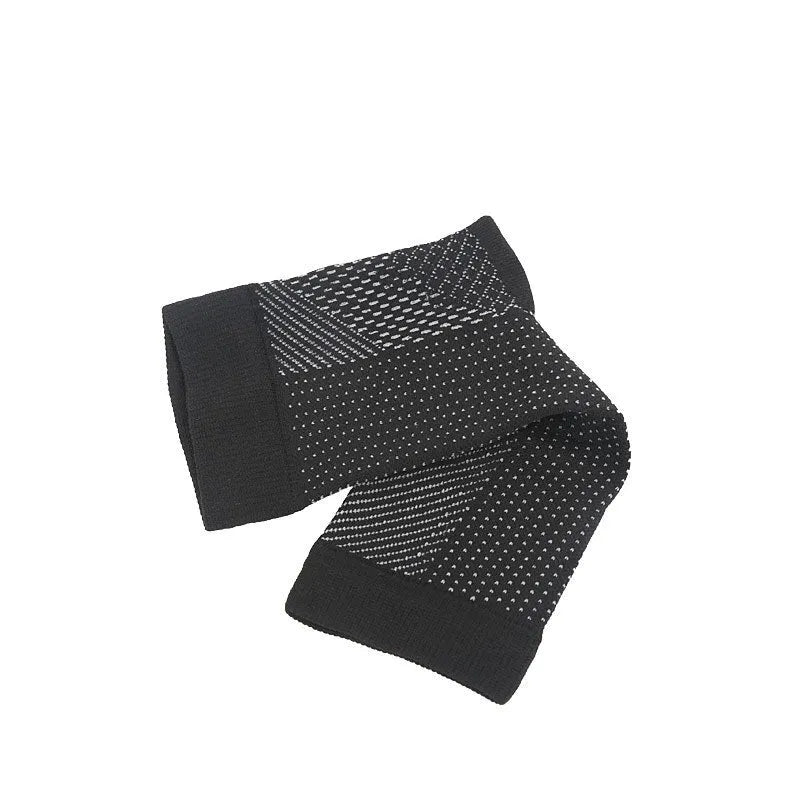Compression sports socks in short tube length with elastic pressure design for basketball activities