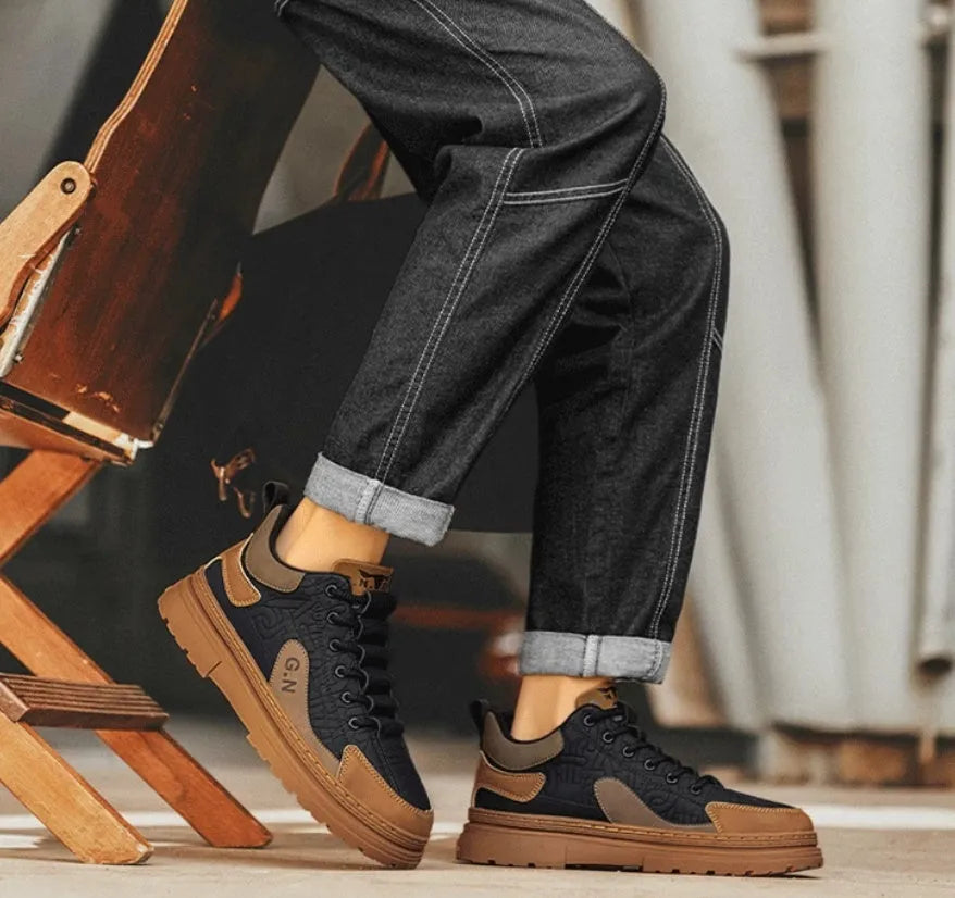Summer platform casual sneakers with thick rubber soles in black and white colour options