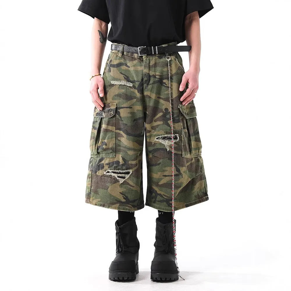 Men's camouflage green cropped denim trousers with straight leg and mid waist