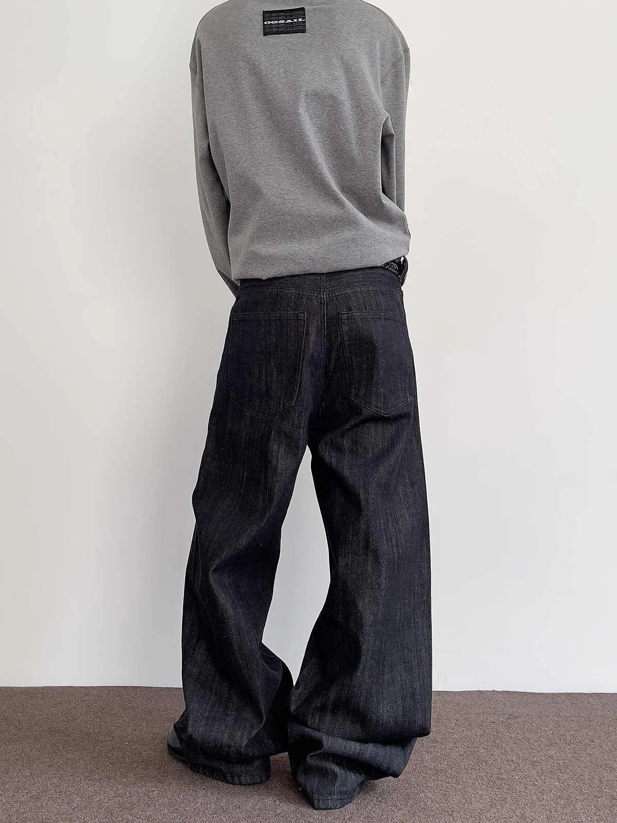 Black straight leg jeans with mid-high waist, zip fly, and non-stretch denim, shown in sizes S to XL.