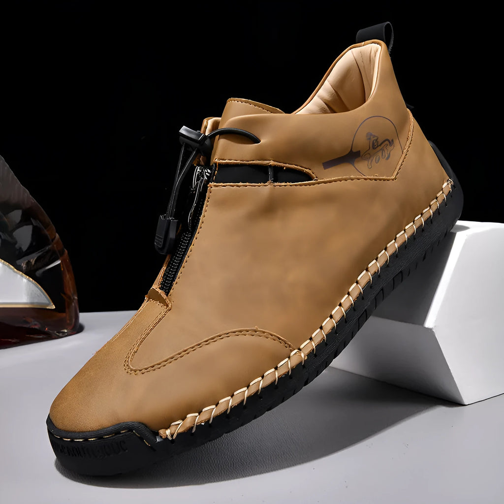 Men's casual leather shoes in black with round toe and mid heel height