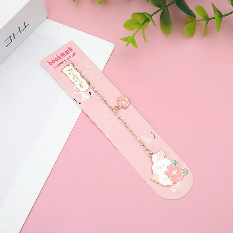 Metal pendant bookmark with engraved cherry blossom cat design, small decorative charm for book marking