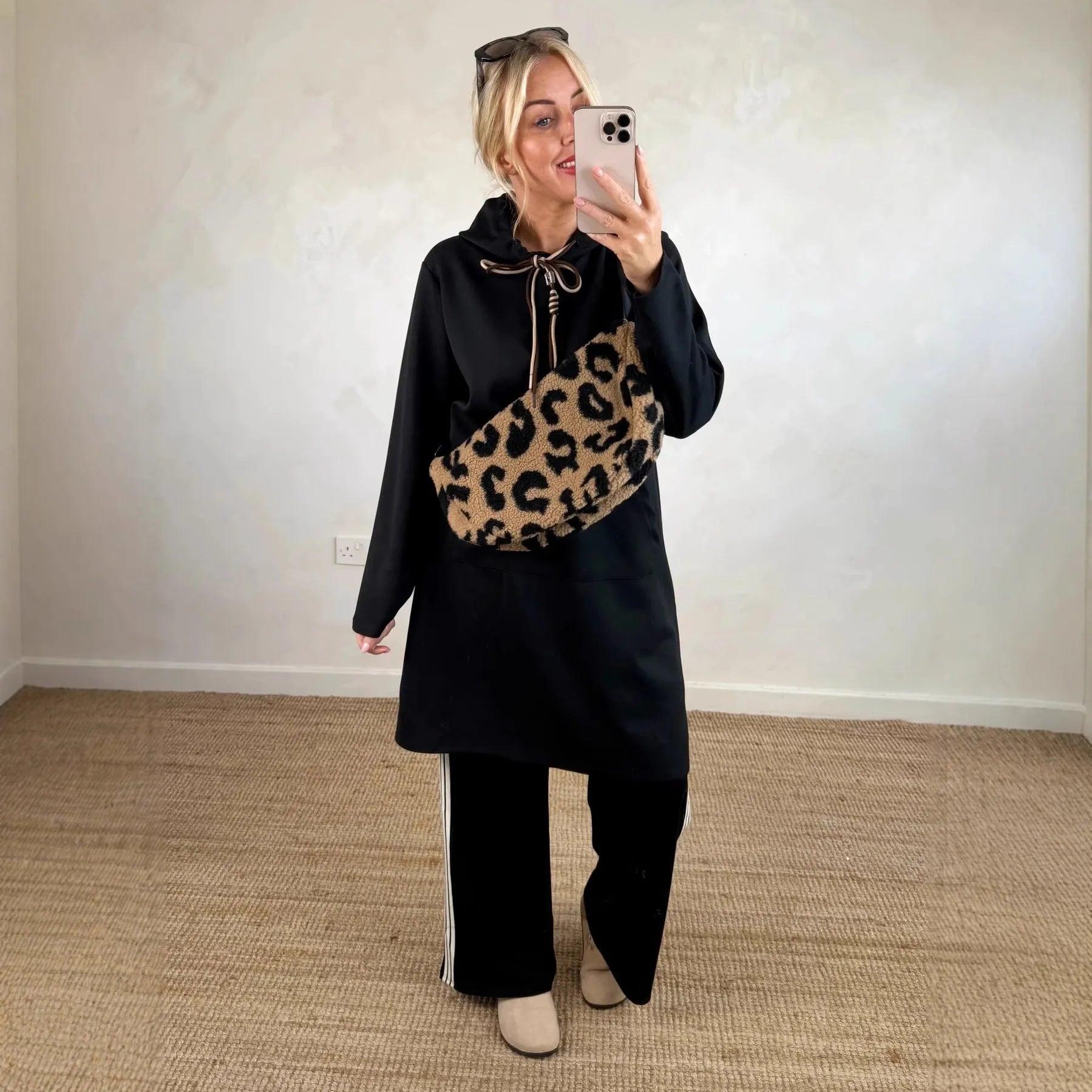 Women's loose oversized knit hooded maxi dress with pockets in solid colour, polyester construction