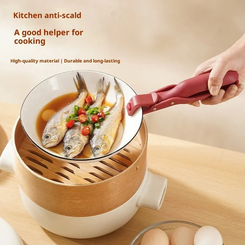 Creative Household Silicone Anti-scalding Clip in Carmine and Azurite Green for kitchen heat protection