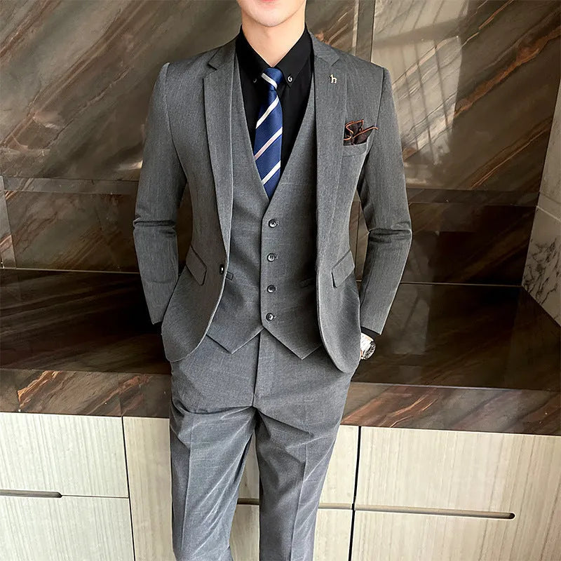Men's slim fit business suit in British casual style with cotton blend fabric