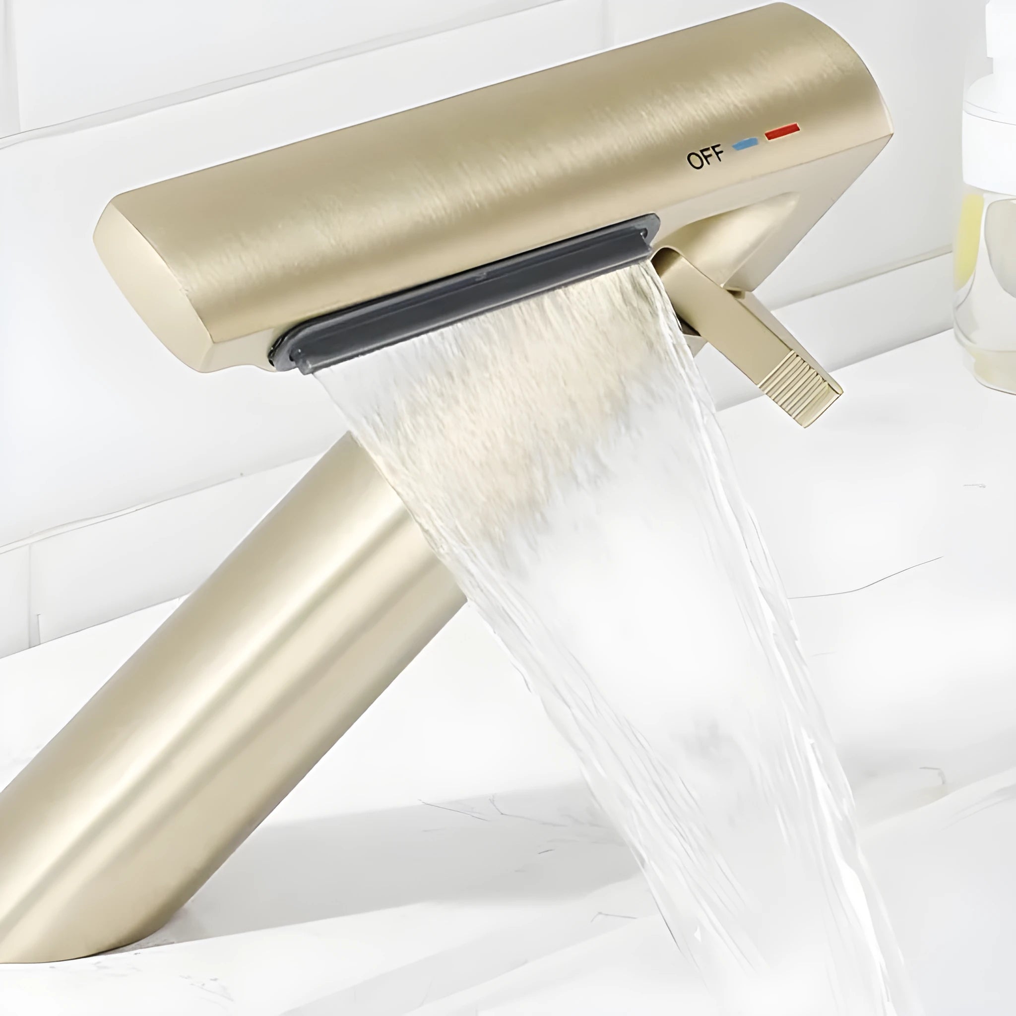 Copper hot and cold mixing faucet for bathroom washbasin in four finishes