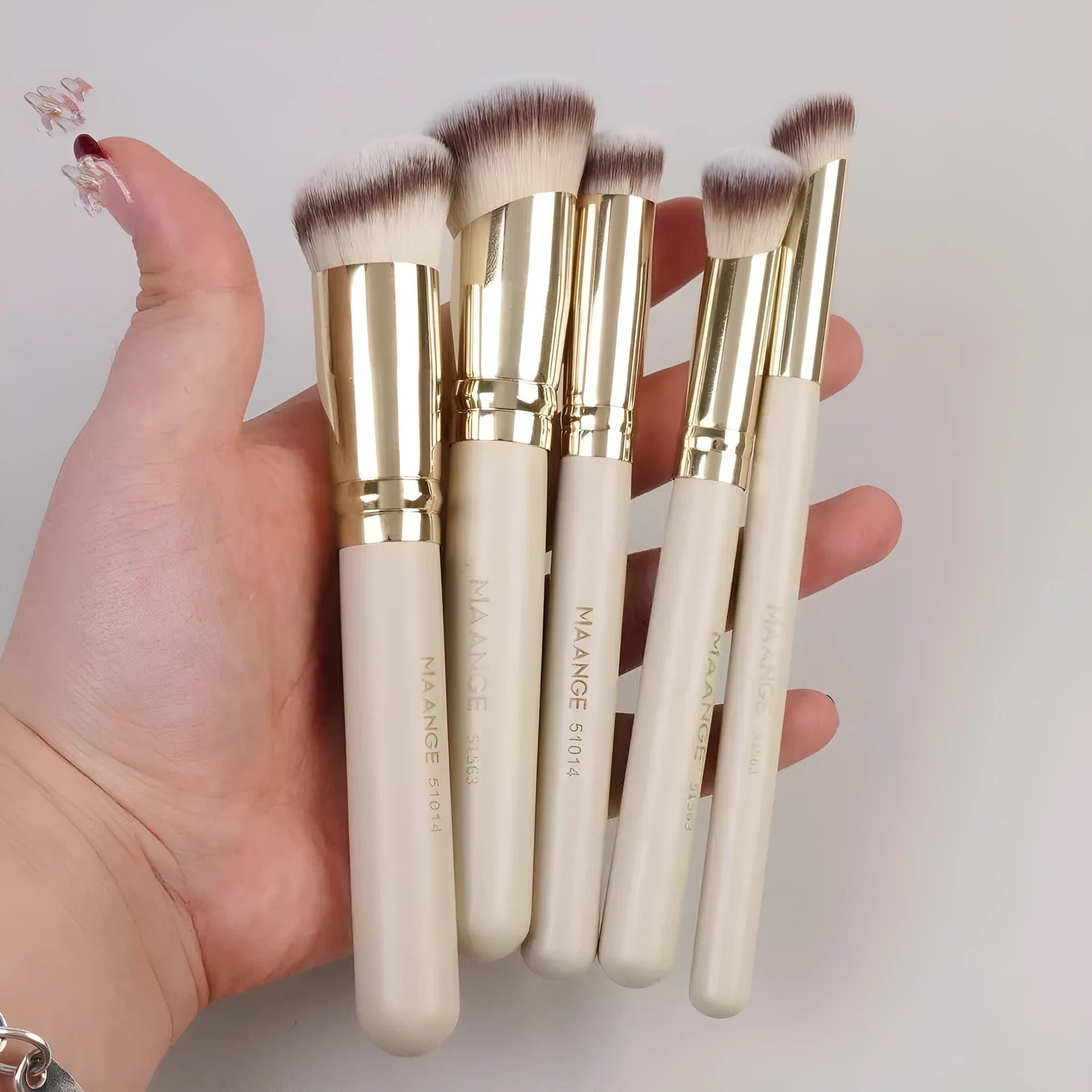 MAANGE five-piece makeup brush set with angled blush brush in apricot colour