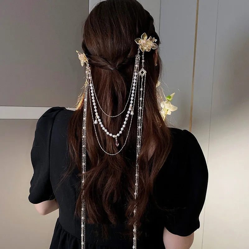 Gold-coloured acrylic hairpin with a long tassel and diamond-treated flower decoration.
