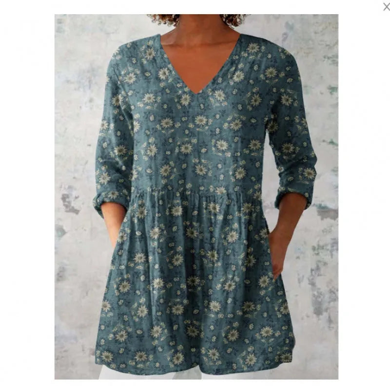 Women's loose fit printed dress with wide waist and three-quarter length sleeves.