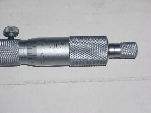 0-100mm depth micrometer set with 0.01μm resolution and alloy construction