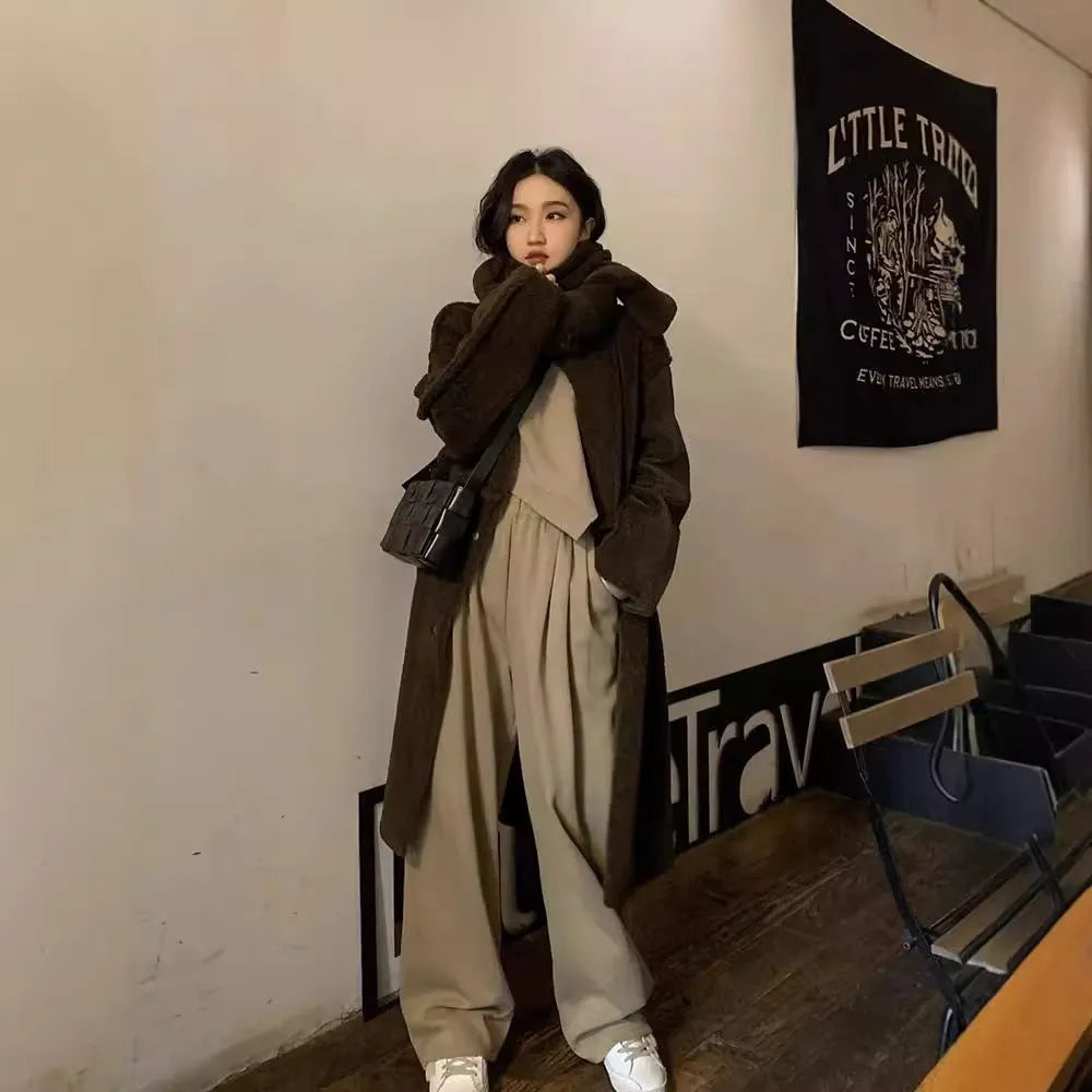 Women's loose-fitting khaki sports suit set with long sleeves and trousers in Japanese Korean style.