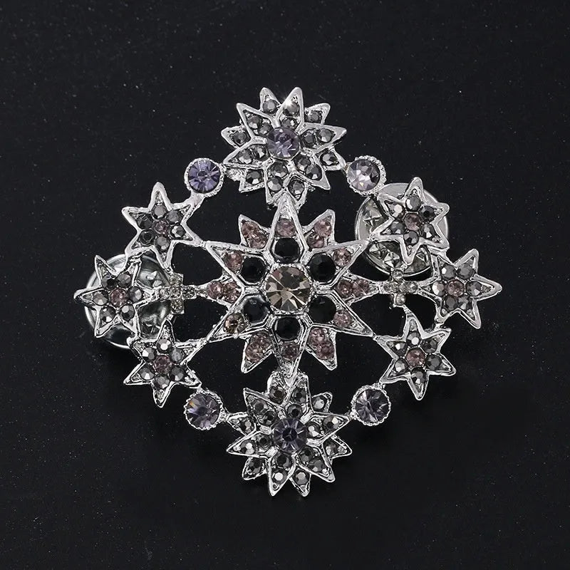 Minimalist pearl floral brooch with diamond inlay on alloy base, sweet and cool style for women