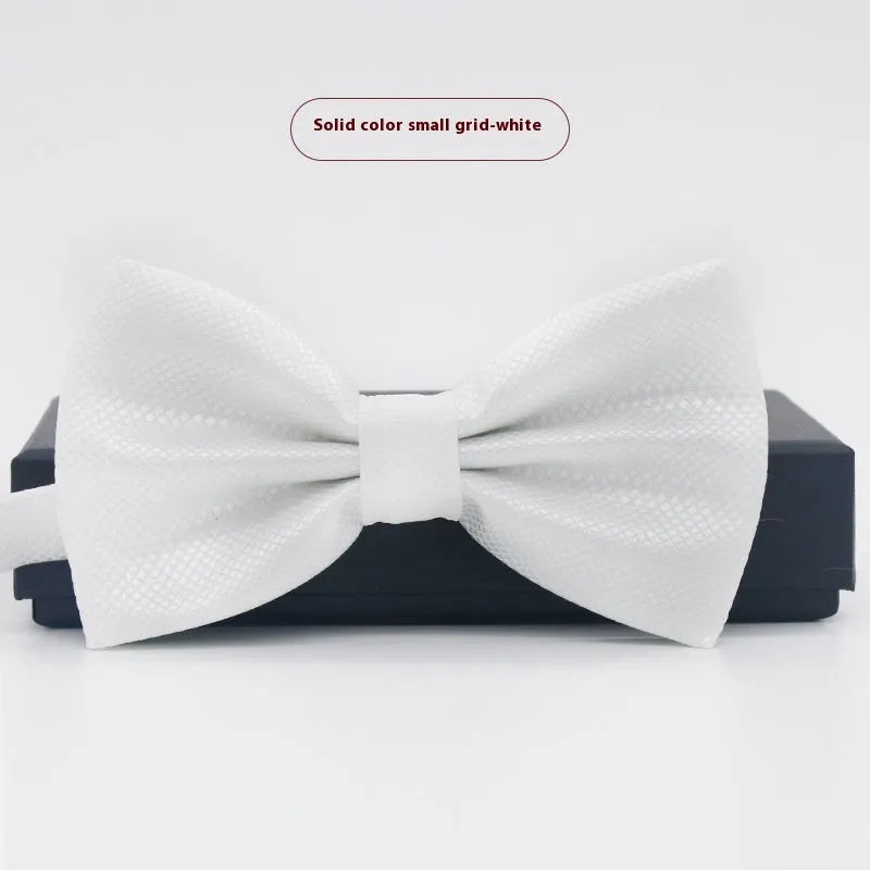 Men's solid colour flat head polyester bow tie on white background