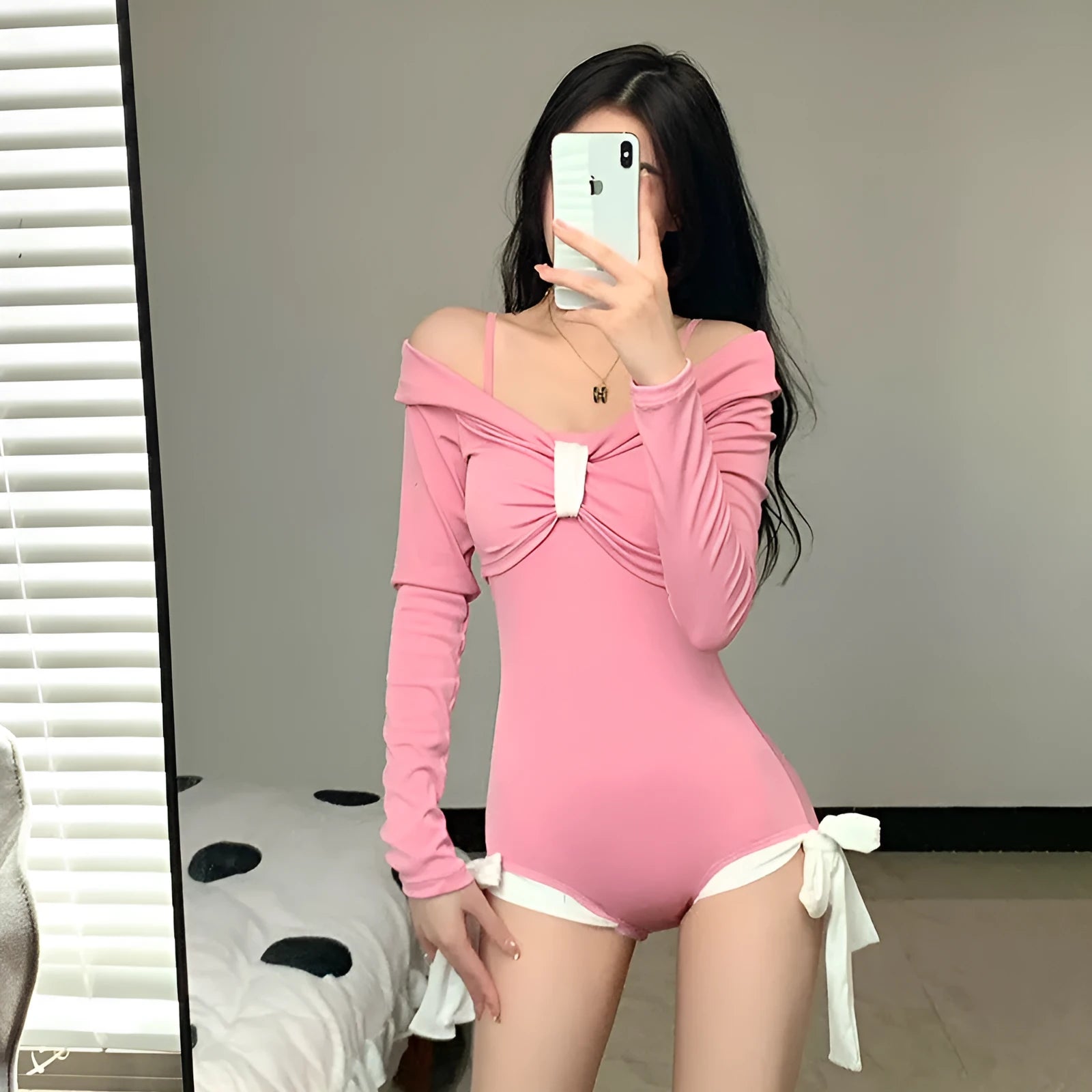Women's long-sleeve one-piece swimsuit in black or pink polyester fabric