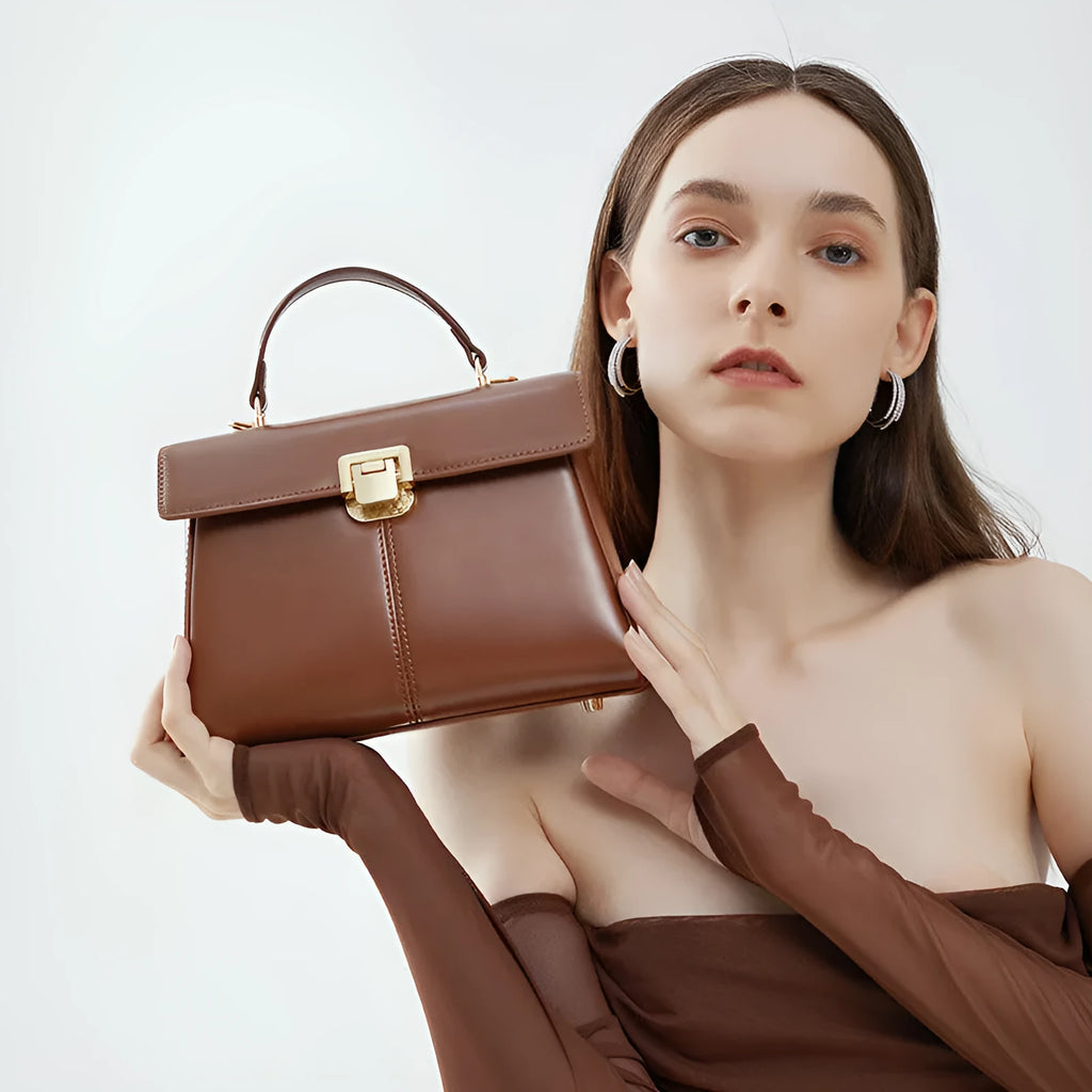 Women's genuine leather shoulder bag with vachette clasp in horizontal square shape