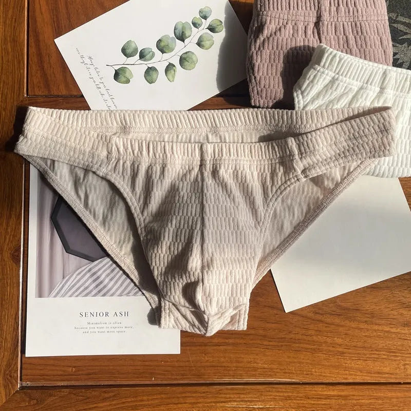 Men's pure cotton triangle briefs in a solid colour on a mid waist.