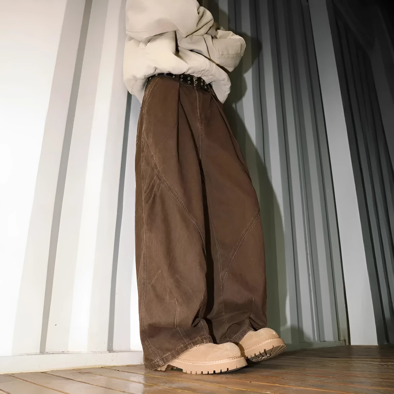 Men's straight leg trousers in stripe pattern with micro elasticity, shown in black, brown and apricot colours