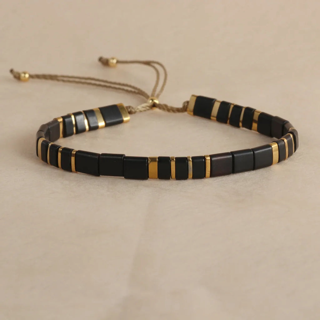 Geometric pull beads bracelet in glass or coloured glaze with round elements