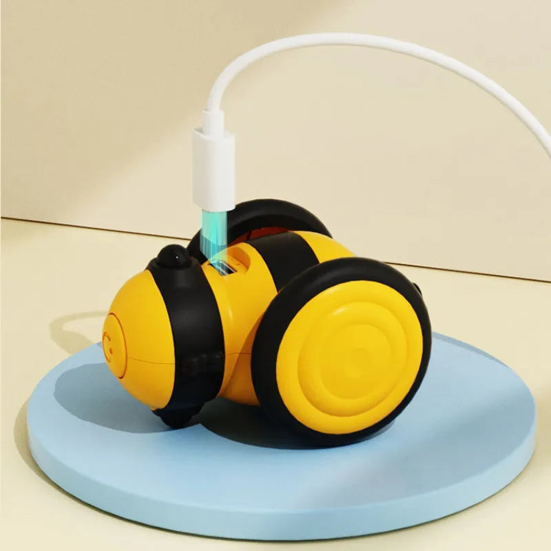 Electric bee-shaped cat toy with moving feather teaser in pink or yellow colours