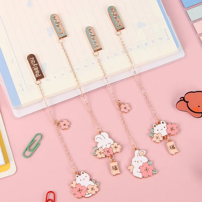 Metal pendant bookmark with engraved cherry blossom cat design, small decorative charm for book marking