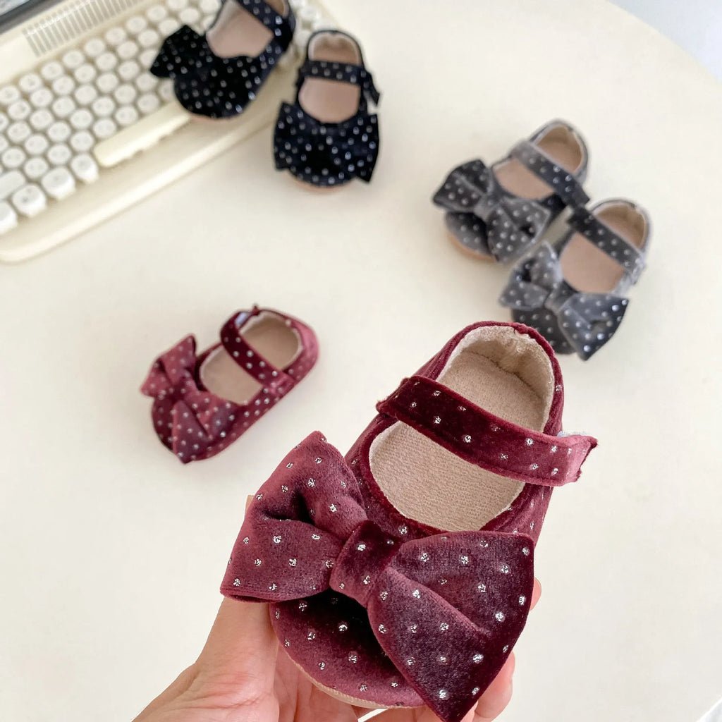 Baby girl toddler shoes with big bow and dots pattern rubber sole low top in black size M