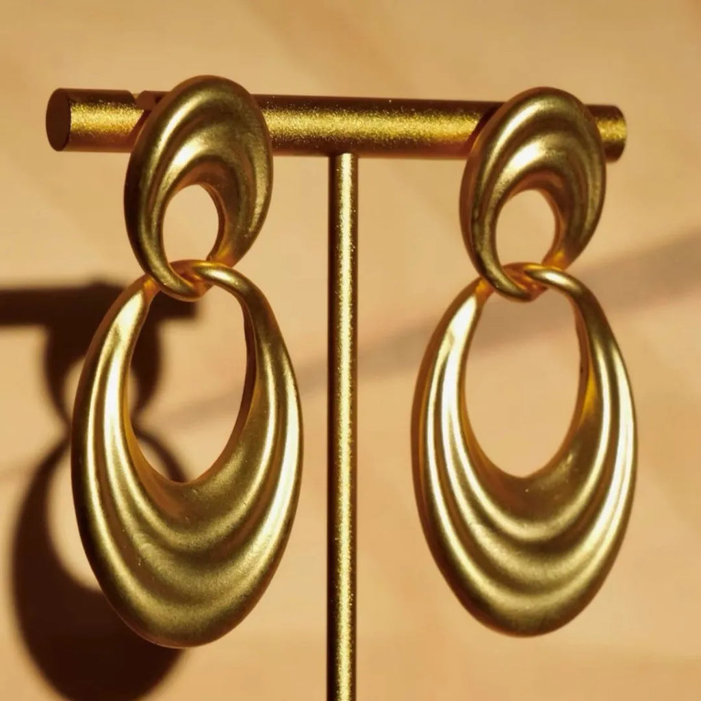 Double circle earrings with U-shaped silhouette in quicksand gold finish, retro French style