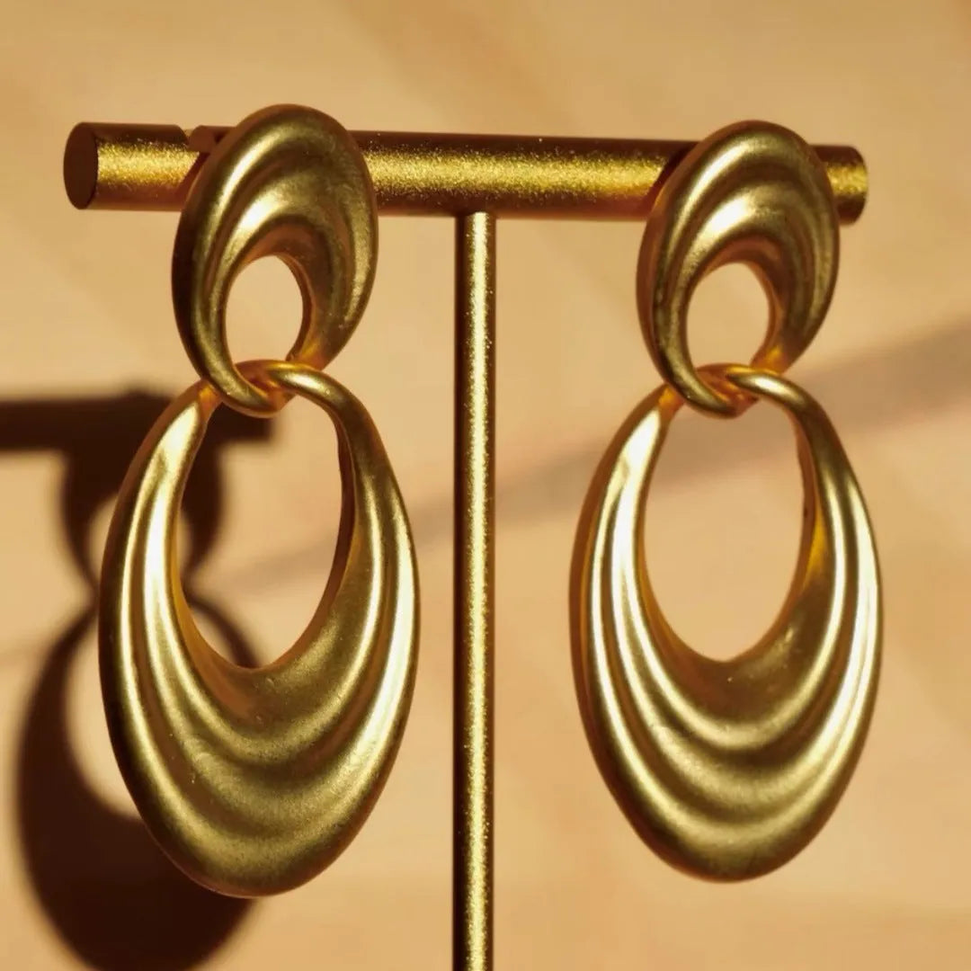 Double circle earrings with U-shaped silhouette in quicksand gold finish, retro French style