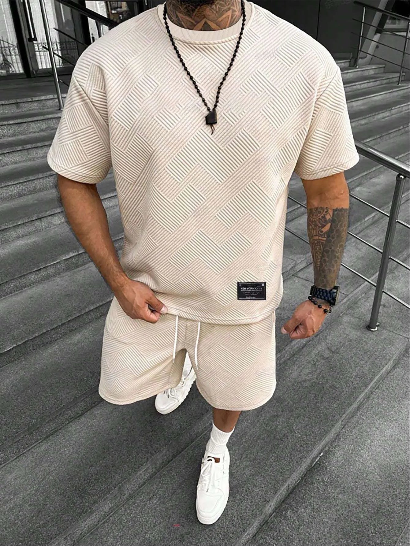 Men's short sleeve top and shorts leisure suit set in chemical fibre blend fabric