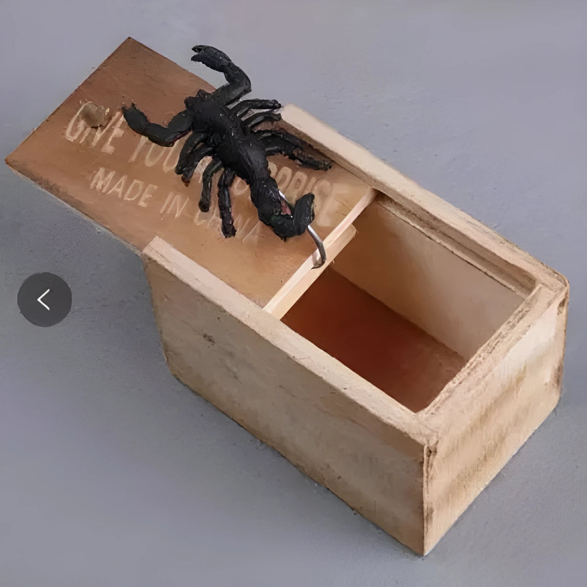 Small camellia wood prank box with spider figure for youth 15-35