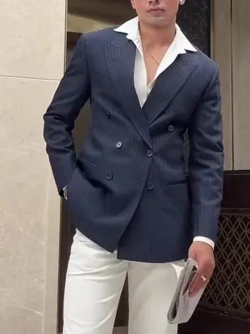 Man wearing a classic striped double breasted blazer in regular fit