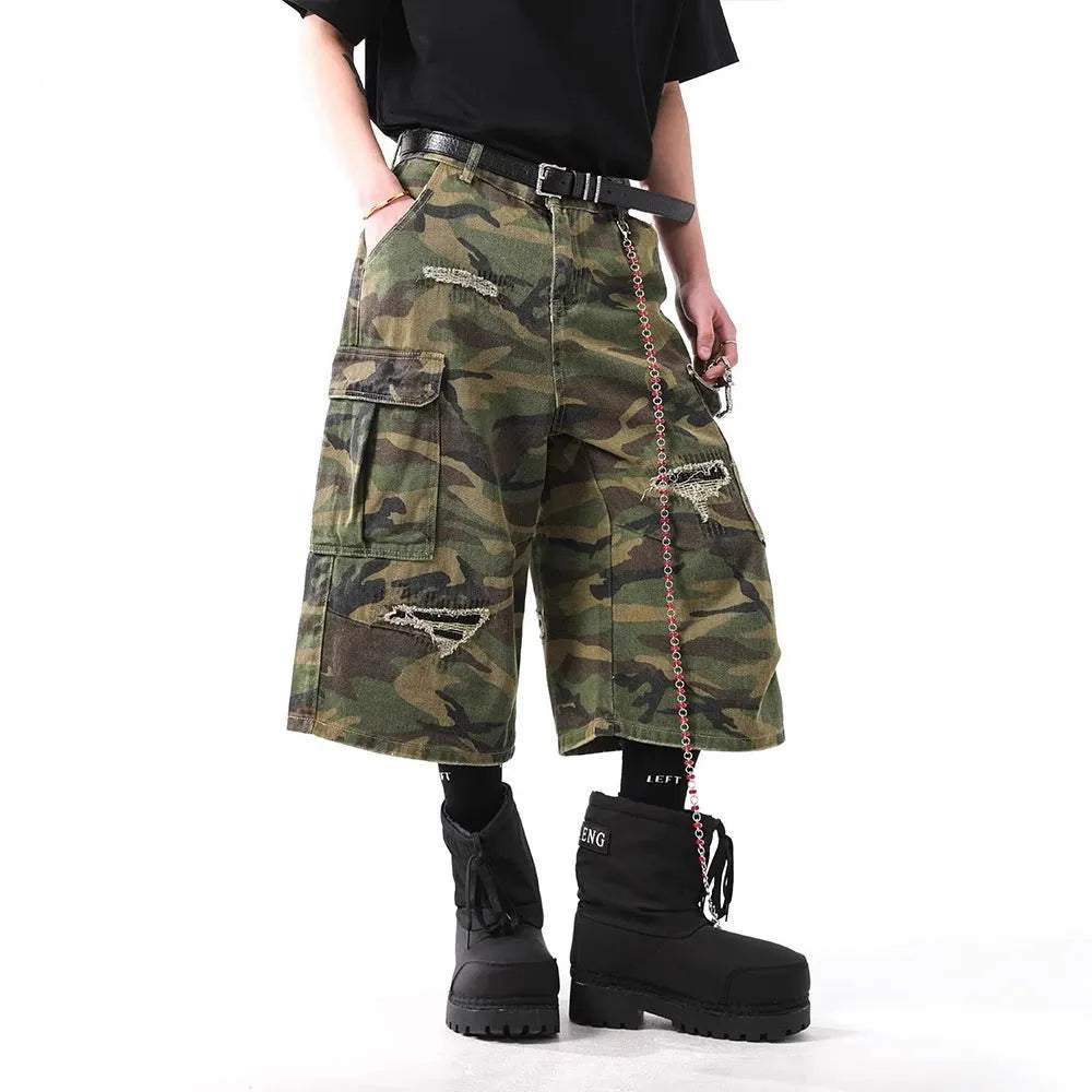 Men's camouflage green cropped denim trousers with straight leg and mid waist