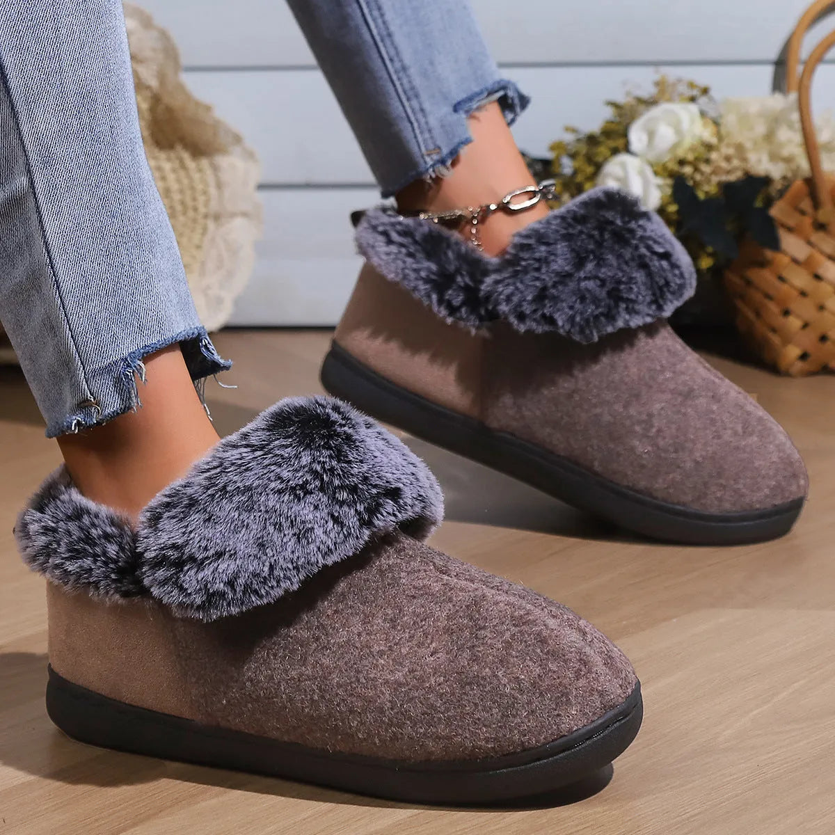 Wine red felt slippers with fur collar and synthetic leather upper for winter indoor use