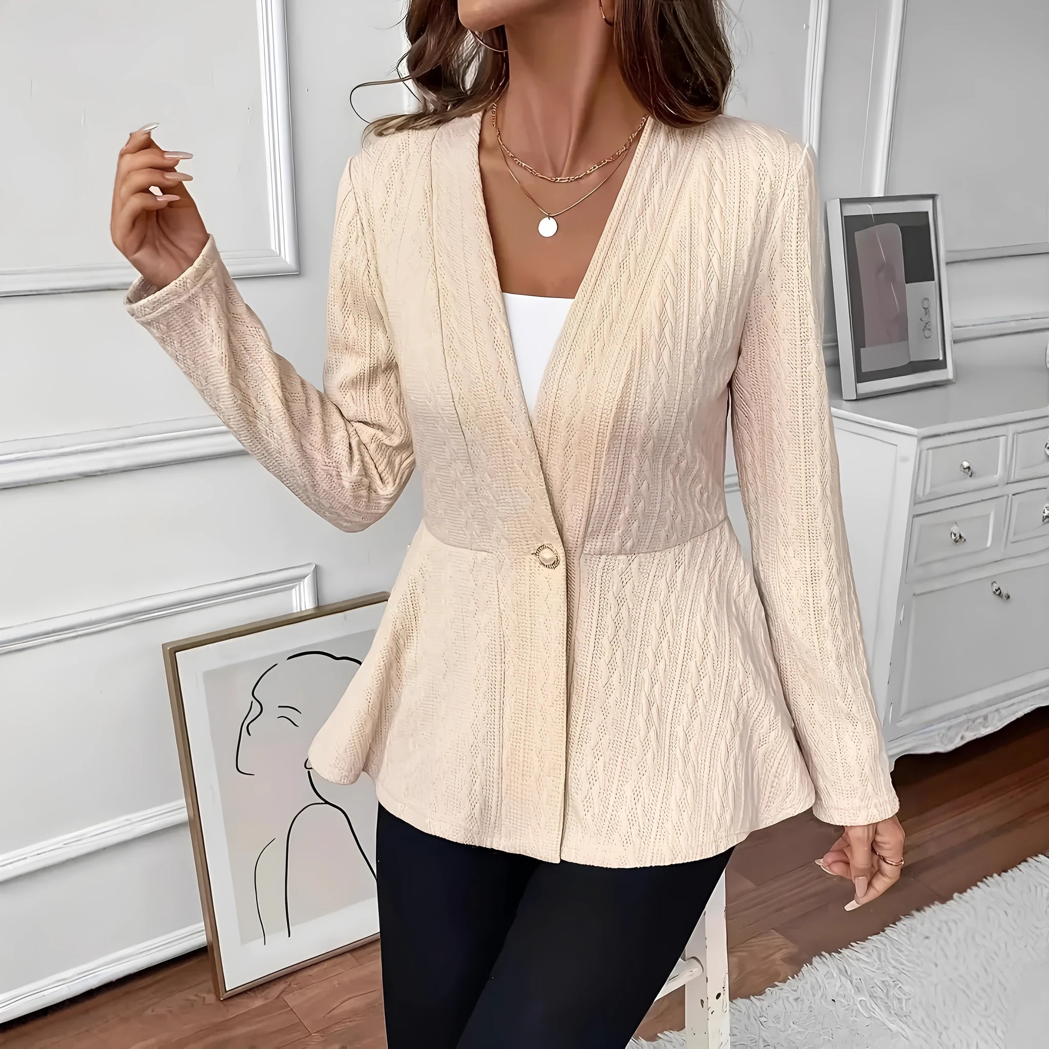 Women's solid colour jacquard patterned knitted cardigan with single button closure