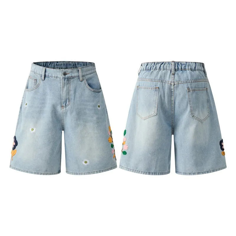 Retro loose-fit washed cotton shorts in camouflage with a zipper pocket.