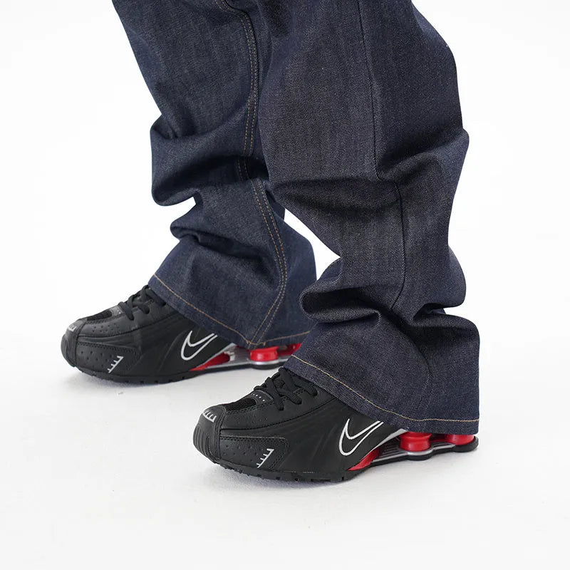 Man wearing dark blue loose fit straight leg denim jeans.