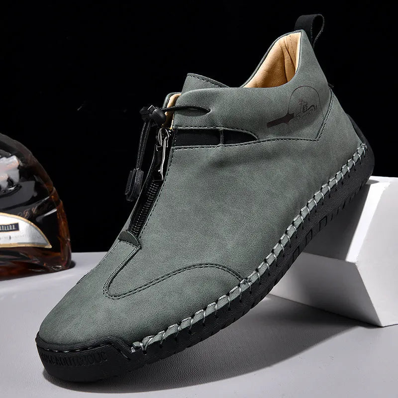 Men's casual leather shoes in black with round toe and mid heel height