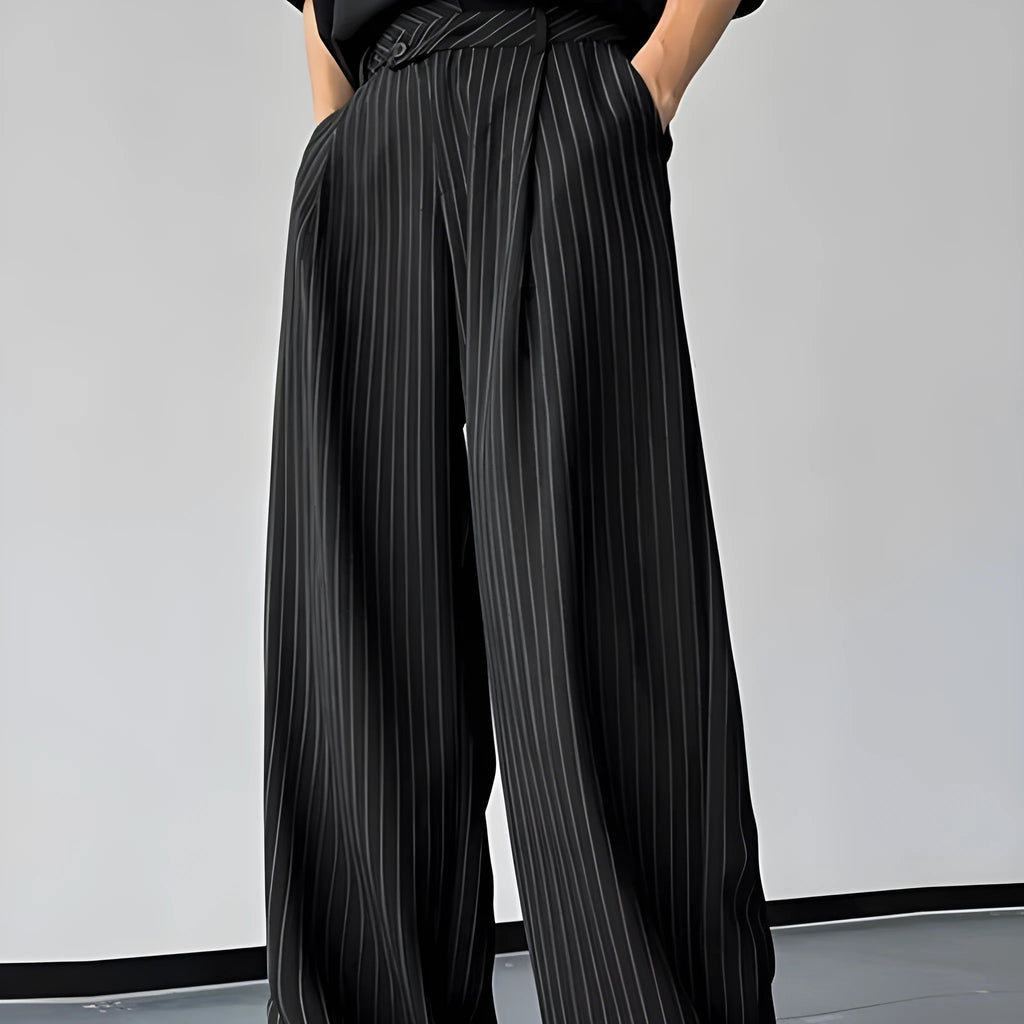 Men's black casual trousers with vertical stripes and pleated front in high-elasticity fabric