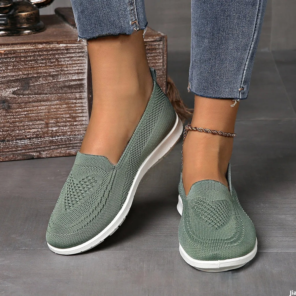 Women's plus size cloth leisure shoes with heart pattern and mesh lining in multiple colours