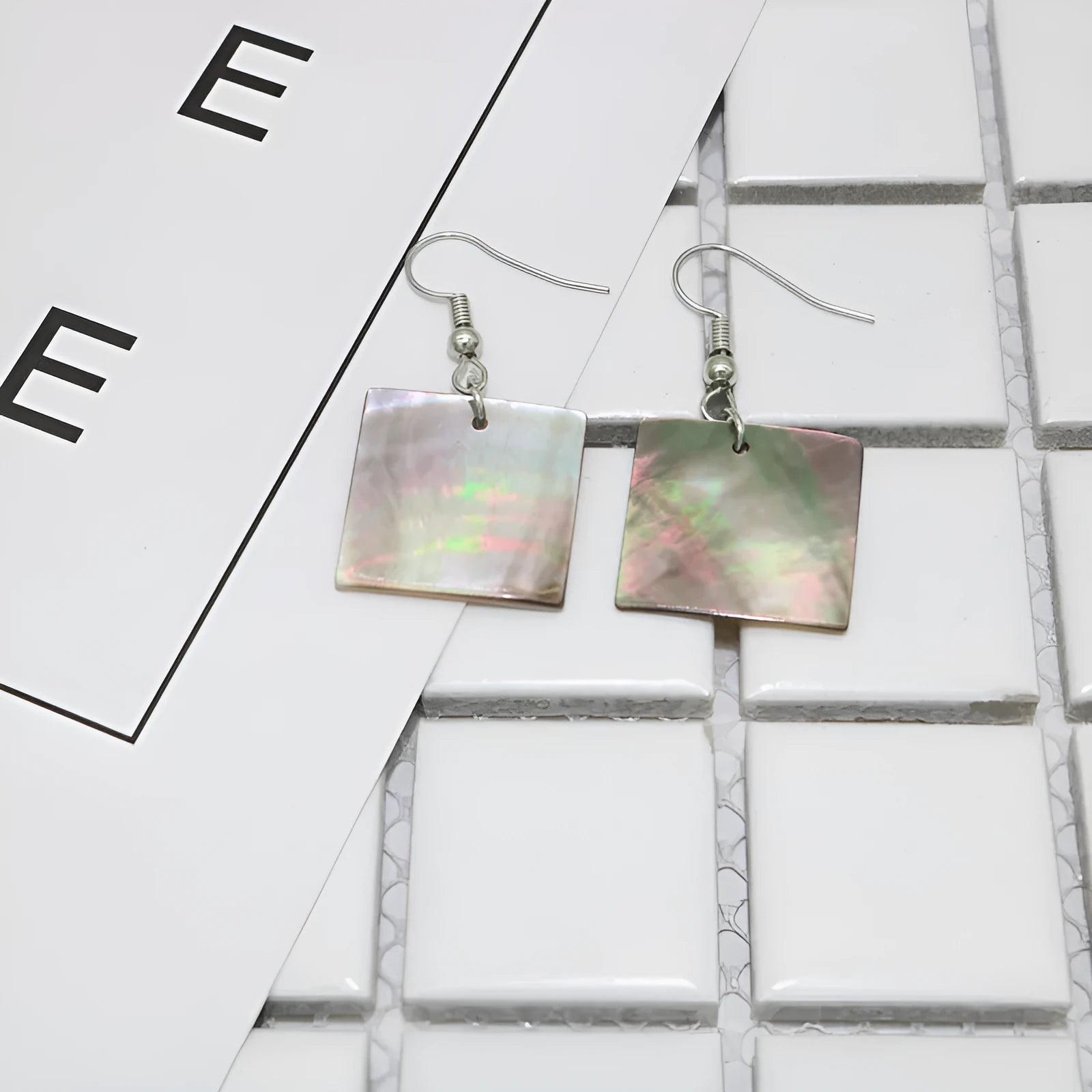 Women's retro geometric shell earrings in rectangular shell or square panther colours