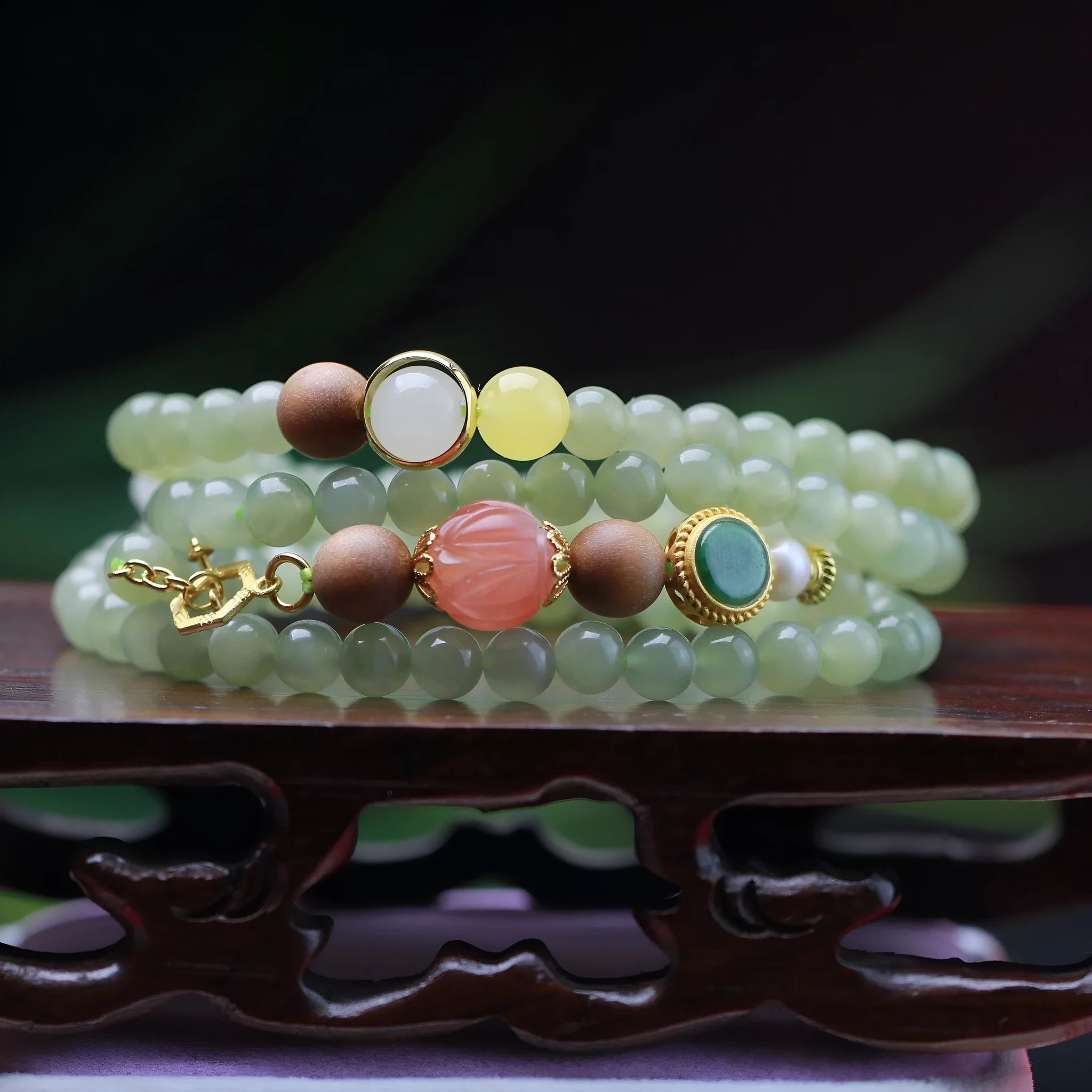 Natural Hetian jade and red lotus beads necklace and bracelet set with white sandalwood and beeswax.