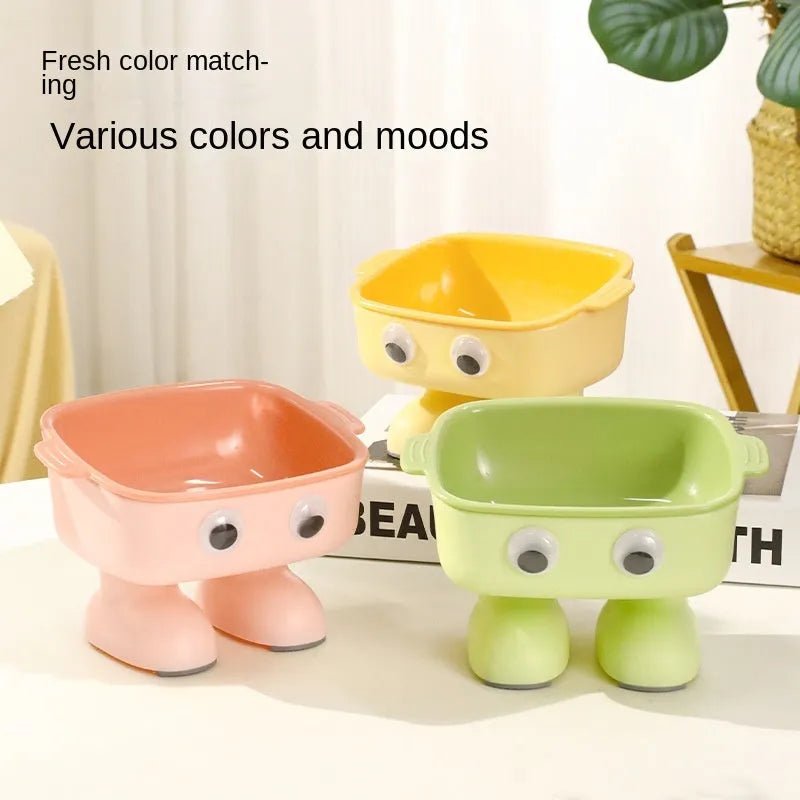 Elevated cat bowl with robot shape, 15° tilt angle, and anti-slip base for pet feeding