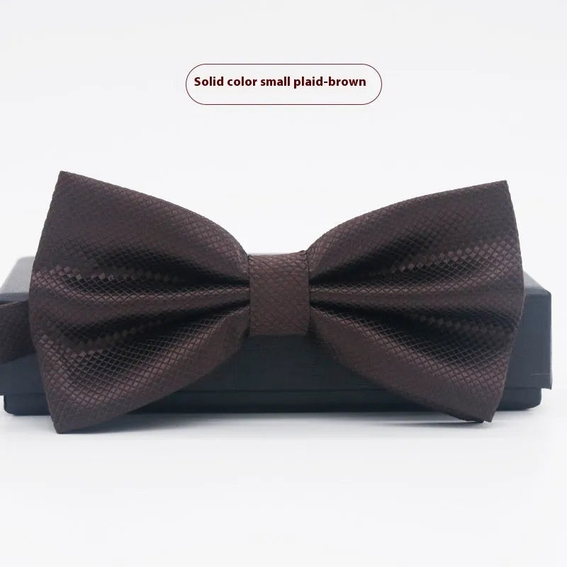 Men's solid colour flat head polyester bow tie on white background
