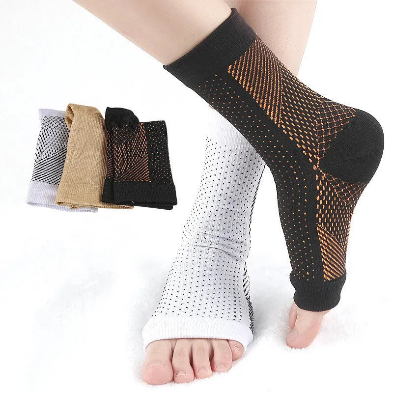 Compression sports socks in short tube length with elastic pressure design for basketball activities