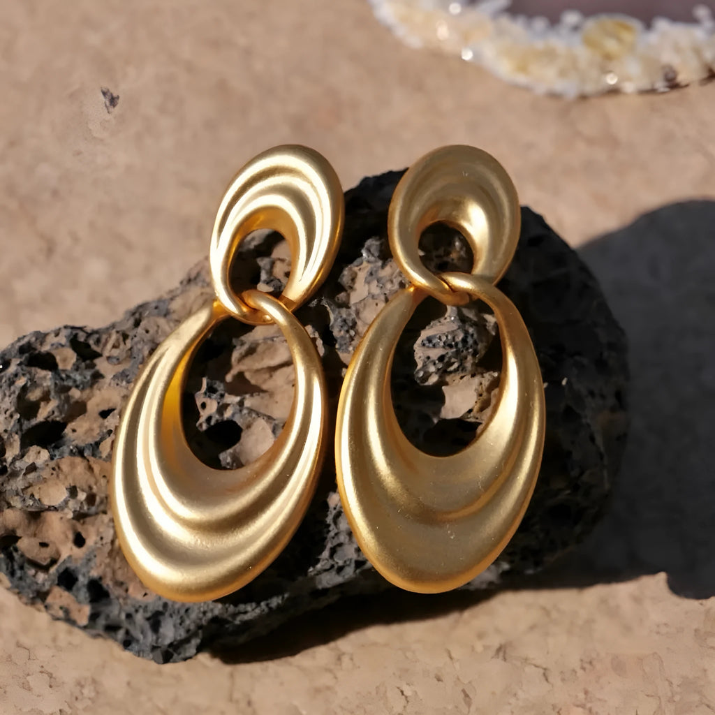Double circle earrings with U-shaped silhouette in quicksand gold finish, retro French style