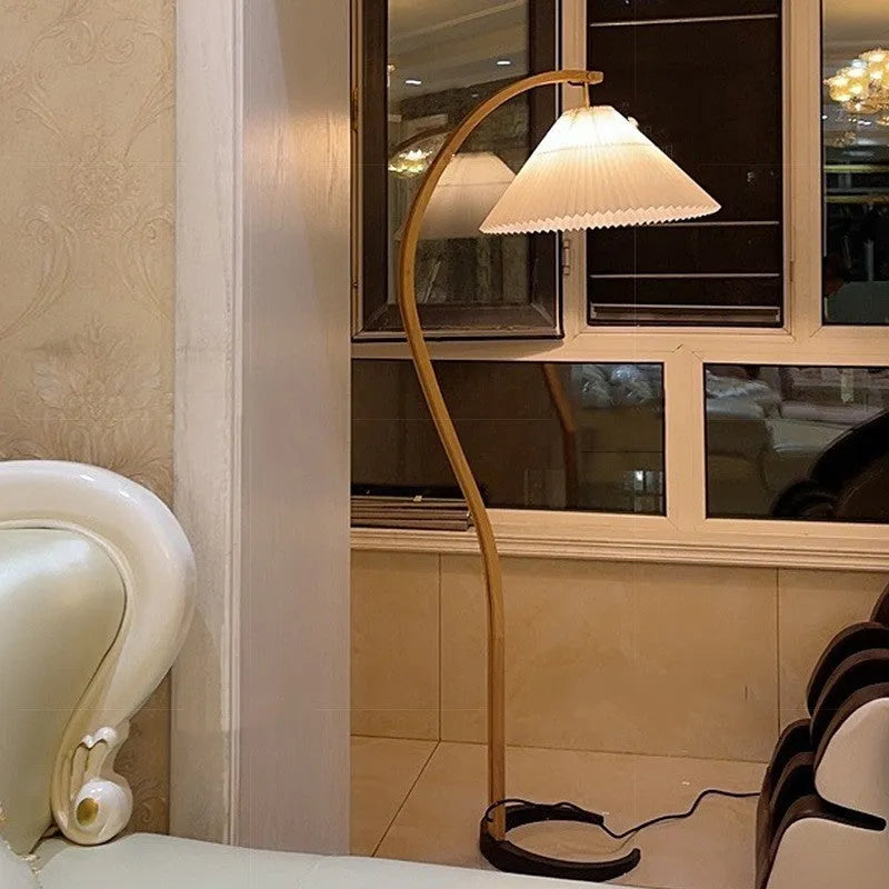 Vertical retro table lamp with three-colour light and choice of log white or wine red lampshade